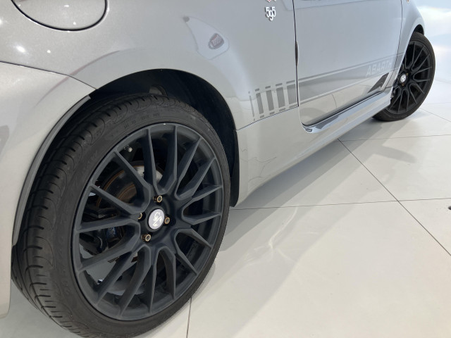 アバルト 595 ツーリズモの中古車