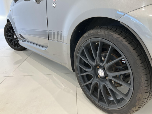 アバルト 595 ツーリズモの中古車