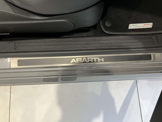 アバルト 595 ツーリズモの中古車