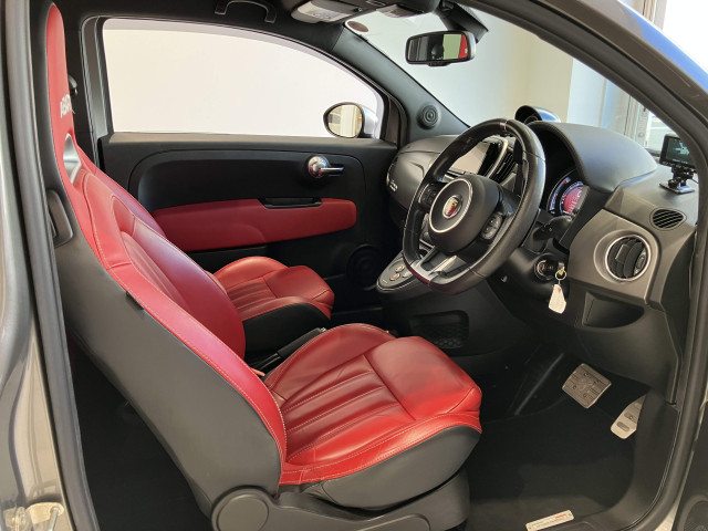 アバルト 595 ツーリズモの中古車