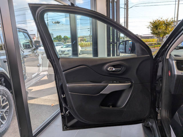 ジープ グランドチェロキー リミテッド 4WDの中古車