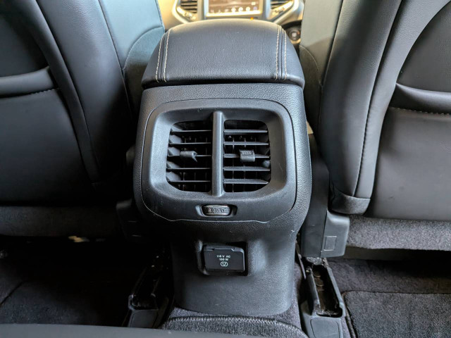 ジープ グランドチェロキー リミテッド 4WDの中古車