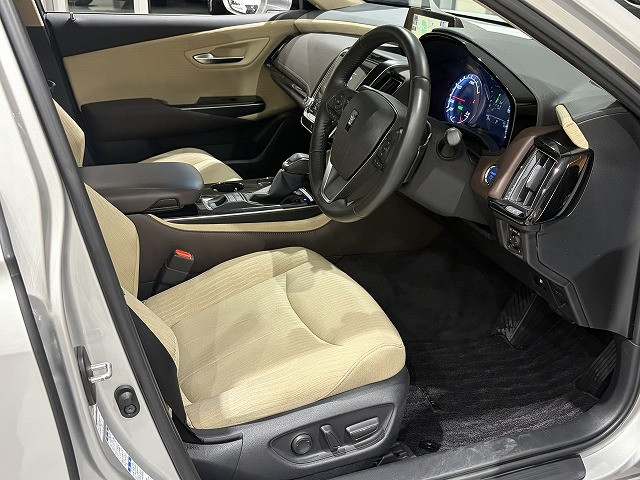 トヨタ クラウン ハイブリッド 2.5 S Four Cパッケージ 4WDの中古車
