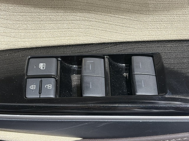トヨタ クラウン ハイブリッド 2.5 S Four Cパッケージ 4WDの中古車