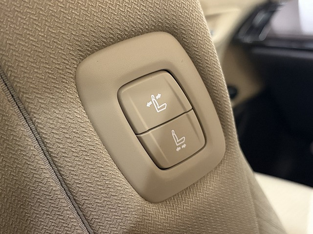 トヨタ クラウン ハイブリッド 2.5 S Four Cパッケージ 4WDの中古車