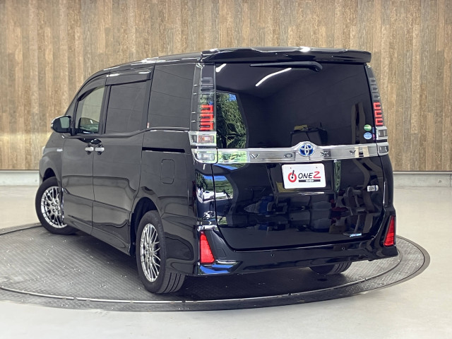 トヨタ ヴォクシー HYBRID ZS“煌Ⅱ” 7人乗りの中古車