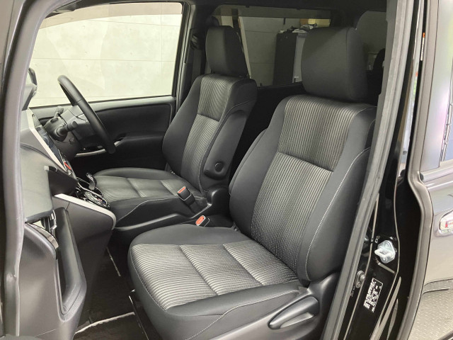 トヨタ ヴォクシー HYBRID ZS“煌Ⅱ” 7人乗りの中古車
