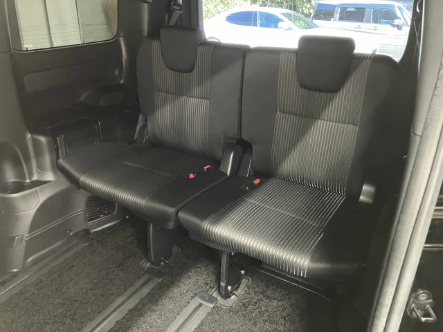 トヨタ ヴォクシー HYBRID ZS“煌Ⅱ” 7人乗りの中古車