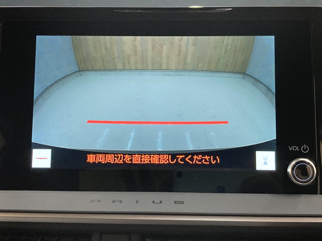 駐車時に後方がリアルタイム映像で確認できます。大型商業施設や立体駐車場での駐車時、夜間のバック時に大活躍です！運転スキルに関わらず、今や必須となった装備のひとつ！