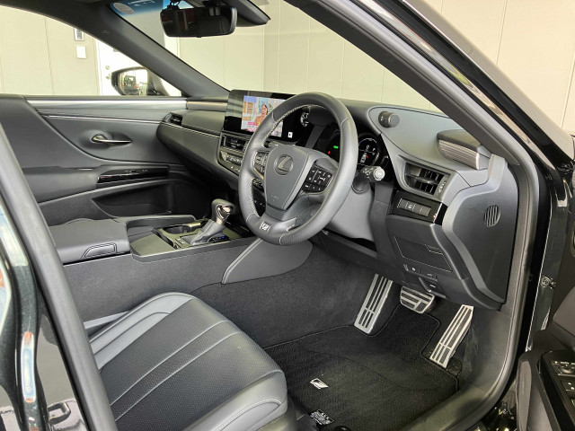 レクサス ES 300h Fスポーツの中古車