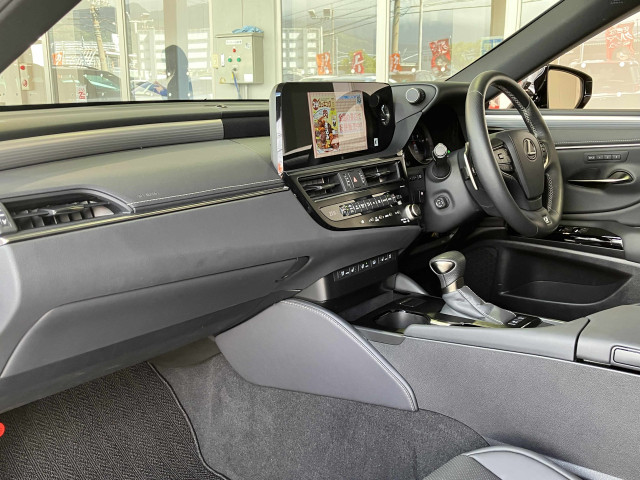 レクサス ES 300h Fスポーツの中古車