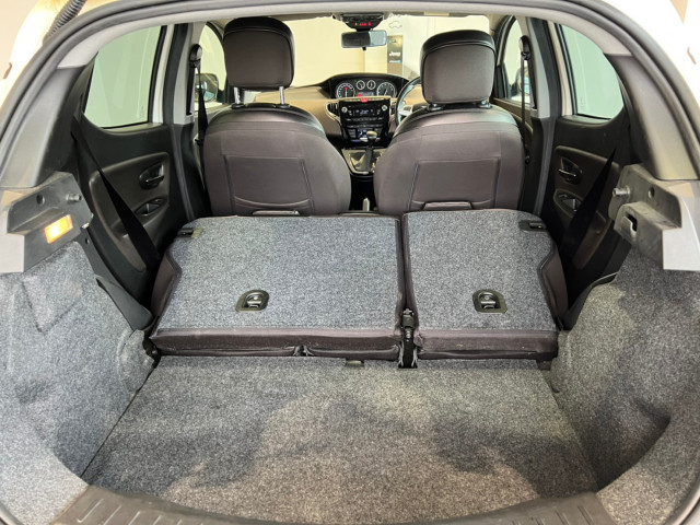 クライスラー クライスラー イプシロン プラチナの中古車